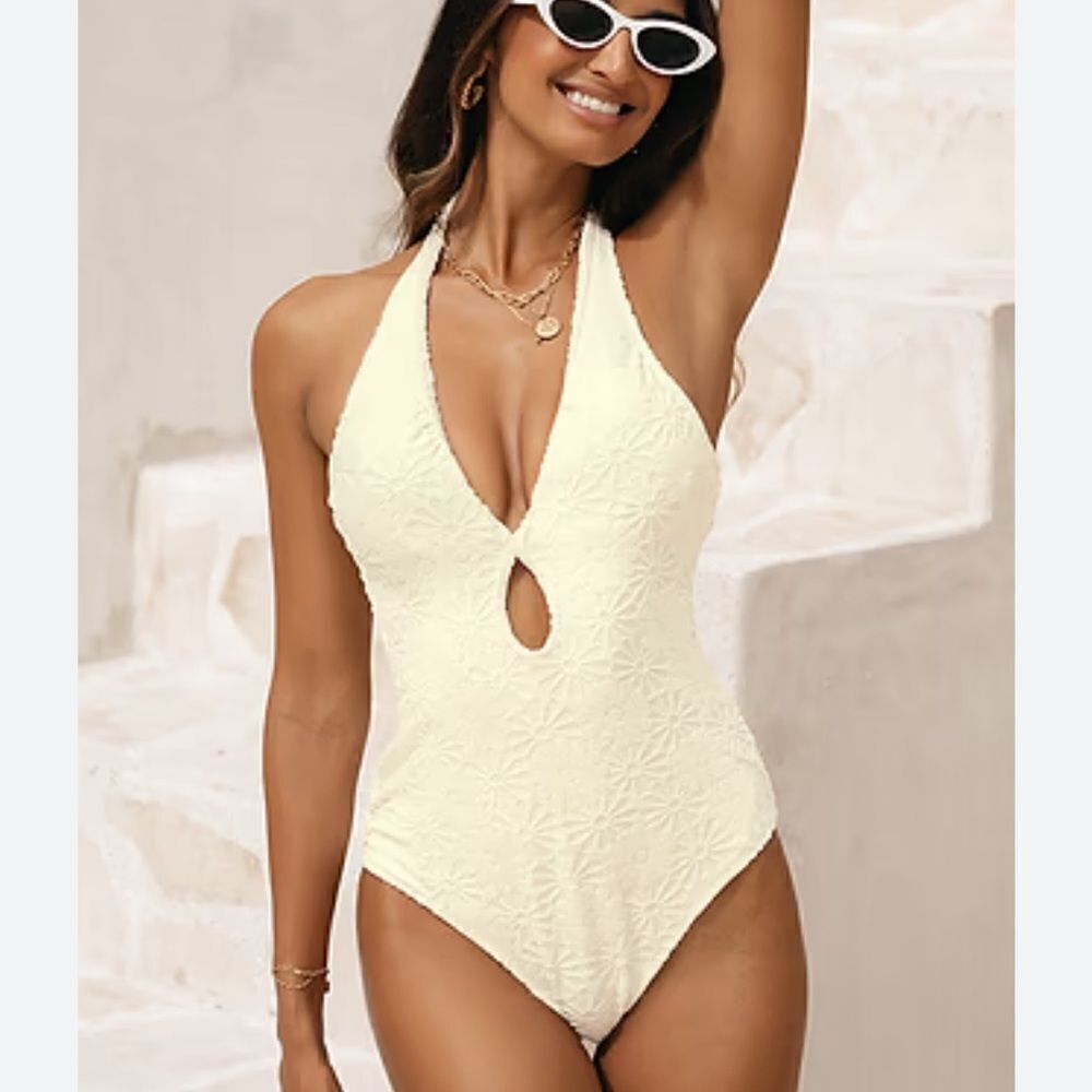 Cupshe Plunge Halter Cutout One Piece Swimsuit Cream Women’s Medium